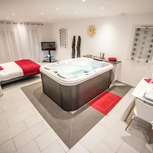 https://loft-avec-jacuzzi-privatif-entre-lyon-et-grenoble.hotels-rhonealpes.com