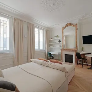 Studio Quartier Champs Elysees 1 Apartment