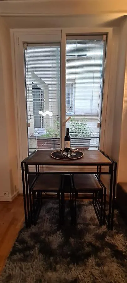 Cozy Apt Heart Of Paris, 3 Mins Louvre contacts